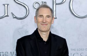 Andy Jassy diz que o chip concorrente da Nvidia da Amazon já é um negócio multibilionário Andy Jassy, Amazon President & CEO attends the Los Angeles Premiere of Amazon Prime Video's "The Lord Of The Rings: The Rings Of Power"