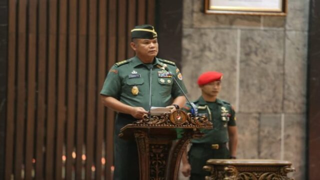 Perfil elegante TNI Tenente -general Tandyo Budi Revita, candidato ao comandante em anexo do TNI

