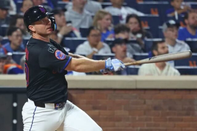 Pete Alonso se encaixa em Homer solo na sétima rodada 4-3, 10 Rinów Metts com Giants em 1º de agosto de 2025.