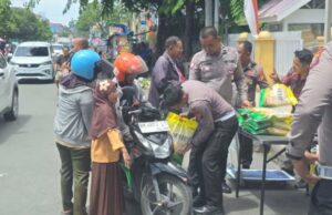 Polícia Regional de Ditlantas Riau Distribua 2 Carregar Arroz através de Movimento de Alimentos Baratos Polícia Regional de Ditlantas Riau Distribua 2 Carregar Arroz através de Movimento de Alimentos Baratos
