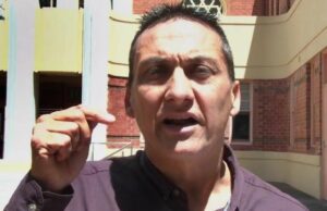 Policiais tentando se envolver em mente do policial implicado incrível enquanto a caça às prosseguem Doutor Criminologista Vincent Hurley