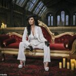 Catherine Zeta-Jones, 55 anos, se aproxima de algumas das melhores resenhas de sua carreira como a família Feisty Math Morticia Addams na Netflix Não Show de quarta-feira