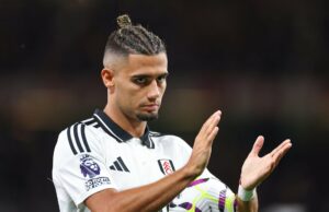 Por que a UTD masculina não ganhou um centavo solitário de Andreas Pereira Sell-On Condition Andreas Pereira, do Fulham, segura a bola em Old Trafford.