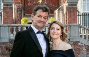 ‘Predator Evil’, que estuprou e assassinou a ex-noiva no luxuoso hotel de cinco estrelas depois de ingressar no jantar de aniversário porque ela não queria que ele se sentisse sozinho ‘preso por 28 anos Samantha Mickeleburgh, 54, foi encontrada morta em uma sala dupla no exclusivo Pennyhill Park Hotel em Bagshot, Surrey, na manhã de 14 de abril do ano passado