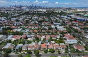 Problema de “burocracia” resolvido nos milhares de compradores de casas em um estado Notícias - Melbourne aéreo de Yarramillis. 24 de outubro de 2024, em Age News de Joe Armao