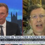 Simon Pearson (R) da noite disse com o GB News e disse que ele
