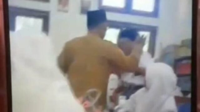 Professores secundários virais em Pamekasan Tampo Student na aula

