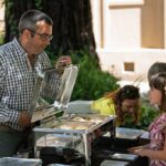 Em 8 de agosto de 2025, os funcionários do Andy's Cafe prepararão e celebrarão os graduados da incubação e da comissária centrada na comunidade Laboratório de Prosperity em 8 de agosto de 2025. (Grupo Devan Patel/Bay Area News)