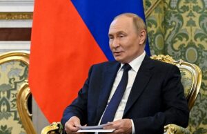 Putin e Trump para se encontrarem ‘nos próximos dias’, confirma o assistente do Kremlin quando Zelenskyy exige cara a cara com o tirano russo para acabar com a guerra na Ucrânia O presidente russo Vladimir Putin conhece o rei Sultan Ibrahim da Malásia no Kremlin em Moscou, Rússia, em 6 de agosto