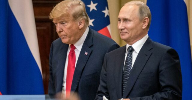 Helsinque, Finlândia - 16 de julho: O presidente dos EUA, Donald Trump (50), e o presidente russo Vladimir Putin chegam à mídia em espera em uma conferência de imprensa conjunta a um Rosom em 16 de julho de 2018 em Helsinque, Finlândia. Dois líderes se reuniram individualmente e discutidos pelas questões de intervalo entre o conluio das eleições dos EUA em 2016. (Foto de Chris McGrath / Getty Images) *** Legenda local *** Donald Trump: Vladimir Putin