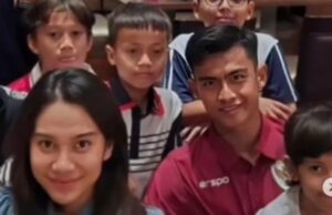 Quando perguntada sobre seu relacionamento com o marido Pratama Arhan, esta é a resposta de Azizah Salsha Quando perguntada sobre seu relacionamento com o marido Pratama Arhan, esta é a resposta de Azizah Salsha