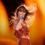 Taylor Swift atua no Melbourne Cricket Ground em 16 de fevereiro de 2024 em Melbourne, Austrália.
