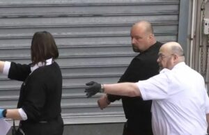 Que foi dito para gritar a polícia 251 vezes após o bar Robert de 45 anos, Robert, acusado de chamar a ajuda da polícia aproximadamente a cada um dos dois minutos.