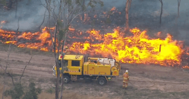 Até 300 pessoas foram evacuadas de um acampamento em Lake Wivenhoe, na região de Somerset.