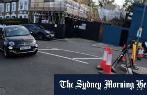 Quem está errado? A observação de bicicleta de observação foi capturada no vídeo Uma colisão de tensão.