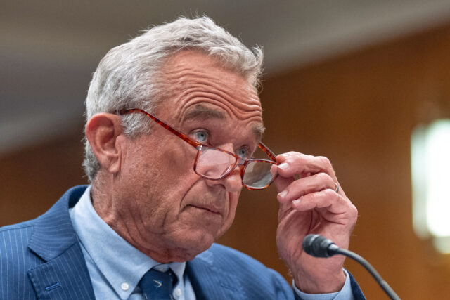 RFK Jr. muda sua música e apóia a habilidade moderna, apenas brincando

