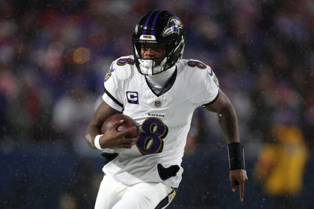 Ravens Lamar Jackson bate -se de volta a Adam Schefter após o relatório sobre sua lesão




