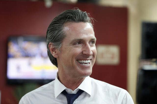 Receitas de Gavin Newsom sobre por que ele está parodiando o design de Trump 

