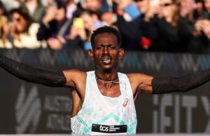 Registros invadidos na maratona histórica de Sydney SYDNEY, Austrália - 31 de agosto: Hailemaryam Kiros Kebedew comemora vencer a maratona de homens durante a maratona de Sydney em 2025 em 31 de agosto de 2025 em Sydney, Austrália. (Foto de Jeremy Ng/Getty Images for Adidas)