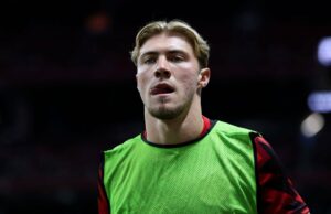 Relatório: Fulham considere um movimento para Rasmus Hojlund, e seu antigo clube despertou seu interesse Rasmus Hojlund se aquece contra o Everton