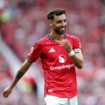 Toby Colier em ação para o Manchester United contra Leeds em presidente.