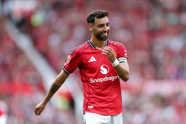Toby Colier em ação para o Manchester United contra Leeds em presidente.