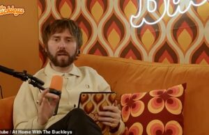 Revelado: Agora Angela Rayner quer taxame seu galpão de jardim graças ao seu exército de bisbilhoteiros do conselho O ator de BetetTeners, James Buckley, compartilhou sua chateada com um novo truque de cobrar £ 60 pelo bin -bin por desperdício de jardim.