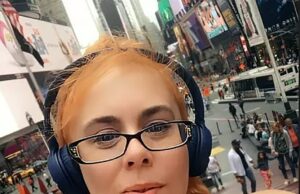 Revelado: Como a mãe de uma assassina americana ajudou a julgar sua própria filha por uma trama de assassinato malsucedida Aimee Betro tem sido culpado de viajar para o Reino Unido para assassinar um dono de uma loja em Birmingham