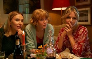 ‘Revisão do casamento’ da minha mãe: Scarlett Johansson e Sienna Miller brincam de irmãs em um drama familiar quente 'Revisão do casamento' da minha mãe: Scarlett Johansson e Sienna Miller brincam de irmãs em um drama familiar quente