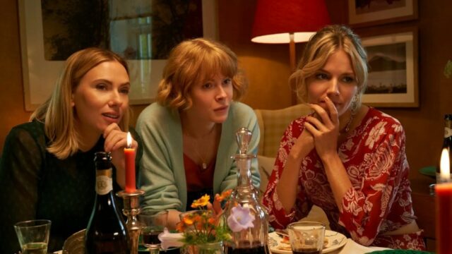 'Revisão do casamento' da minha mãe: Scarlett Johansson e Sienna Miller brincam de irmãs em um drama familiar quente

