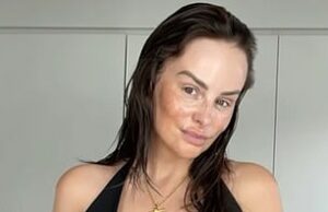 Rhian Sugden mostra a diferença dramática no tamanho do seu copo após a redução do peito. Ela passou de 32hh para 32e. Rhian Sugden, 38 anos, mostrou a diferença impressionante em sua aparência desde que passou por uma redução de mama e cirurgia de elevação em um vídeo do Instagram na quarta -feira