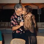 Taika Waititi estava na nuvem nove enquanto comemorou seu 50º aniversário com sua esposa Rita Ora e uma série de amigos de celebridades em Ibiza na segunda -feira