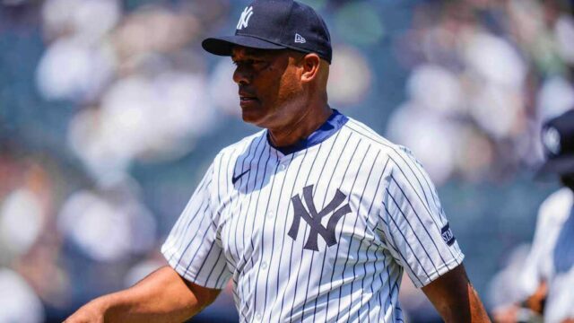 Rivera rasga Aquiles durante o jogo de veteranos


