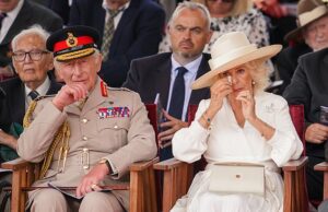 Robert Hardman: as lágrimas da rainha Camilla como o herói do dia da VJ cumprimenta o rei Charles O rei Charles e a rainha Camilla foram transferidos para as lágrimas do poderoso testemunho em primeira mão dos veteranos de VJ quando falou em uma memória de memória ontem que marcou 80 anos atrás, o fim da Segunda Guerra Mundial