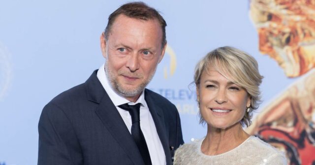 Robin Wright Facts 'Freing' Transfer para a Inglaterra com o companheiro Henry Smith 


