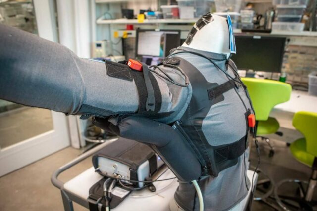 O novo algoritmo de controle personaliza um dispositivo robótico macio e vestível para derrame, pacientes com ALS