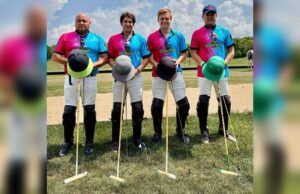 Romero da equipe globalport-PFP US Polo Midwest Open Title Proprietário Jogadores GlobalPort-PFP para USPA Midwest Open, Right, Mikee Romero, Colo Gonzalez, Nino Obregon e Anthony Garcia são mostrados antes da partida de abertura