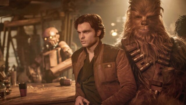 Ron Howard diz que o choque criativo 'sozinho' ainda é 'uma pena': Lucasfilm culpou o tonal 'desconexão' com os diretores originais, mas algumas de suas imagens foram 'ótimas'

