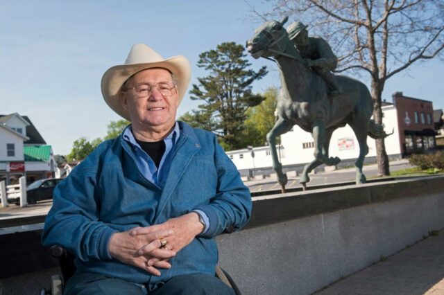 Ron Turcotte, lendário jóquei que montou secretariado em 1973 para a coroa tripla, morre com 84 anos



