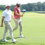 Rory McIlroy fecha com Birdie no Tour Championship Grandstand
