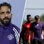 O gerente do Manchester United, Ruben Amorim, olha do banco antes da partida de futebol da Premier League entre o Manchester United e o Bournemut de soldados em Chicago, Illinois, em 2025.