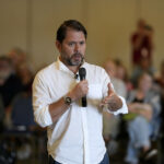 Ruben Galluso Incárdio para a multidão Iowa com Trump Tax Atant
