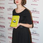 O número 10 alertou Sally Rooney corre o risco de cometer uma ofensa terrorista depois que prometeu usar os ganhos de seus livros e adaptações da BBC para financiar a ação da Palestina