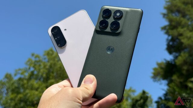 Samsung Galaxy A56 é contra uma árvore sempre -verde