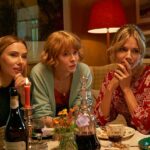 Os fãs explodiram Scarlett Johansson, 40, (l) para ela
