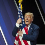 Se o Trump é um ato não pode ficar mais embaraçoso