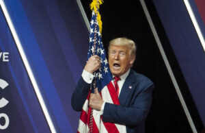 Se o Trump é um ato não pode ficar mais embaraçoso Se o Trump é um ato não pode ficar mais embaraçoso