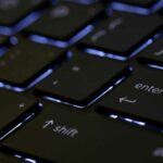 Senhas abaixo das ameaças aos gigantes da tecnologia buscam segurança mais dura