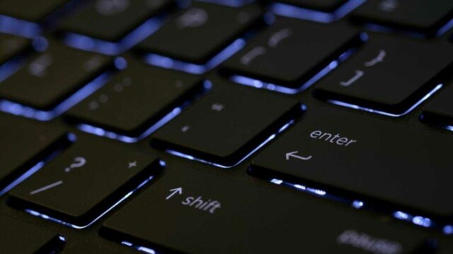 Senhas abaixo das ameaças aos gigantes da tecnologia buscam segurança mais dura

