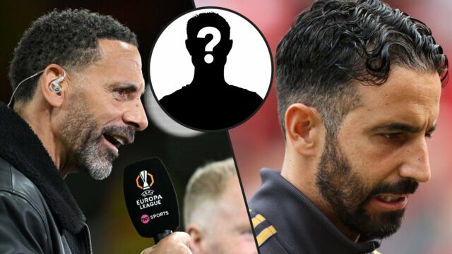 O ex -jogador do Manchester United, Rio Ferdinand, apresenta a TNT Sports após a partida da Liga Europa entre o Manchester United e o Lyon de Old Trafford em 2025 em Manchester, Inglaterra.